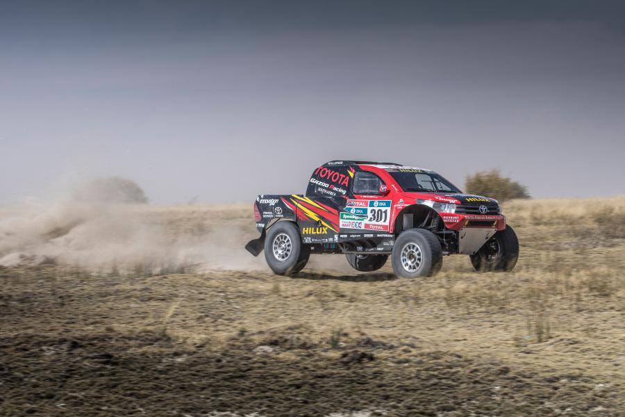  Toyota Hilux Evo Rally Dakar 2017 года  (фото 10 из 23)
